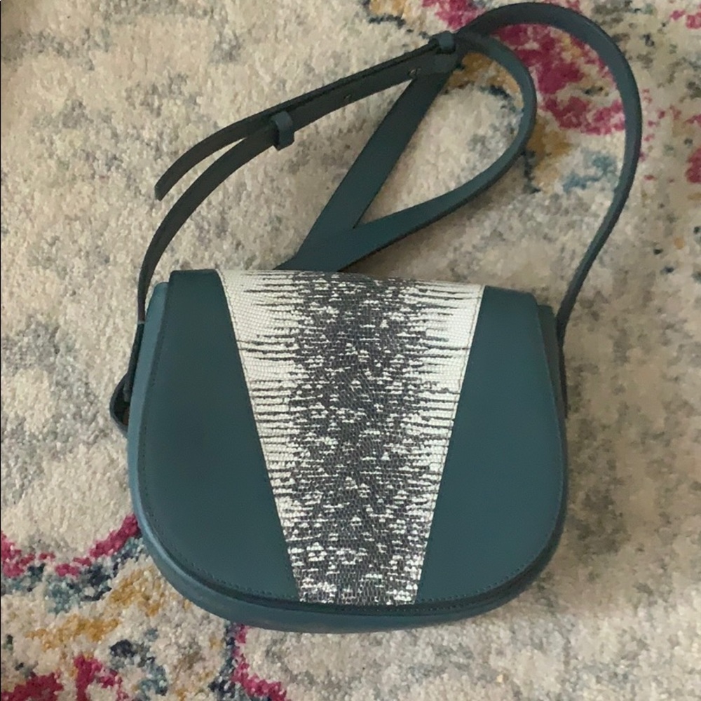 VINCE ‘Modern V’ Sage leather & Lizard Bag